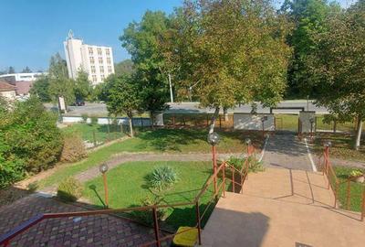 Spațiu comercial, de 870 mp, în Central - 6