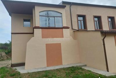 Casă cu Teren 1971 Mp în Central