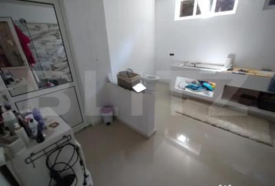 Casă cu 7 camere cu Teren 2900 Mp în Central - 3