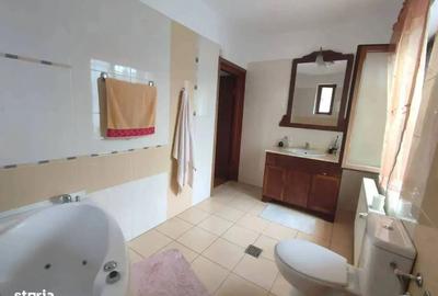 Casă cu 5 camere cu Canalizare în Central - 6