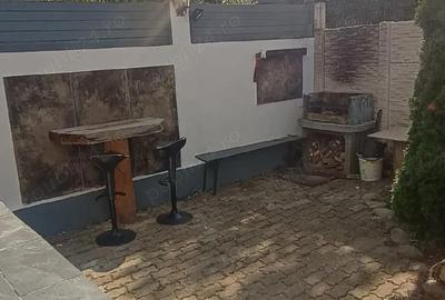 Casă cu 4 camere cu Canalizare în Central - 2