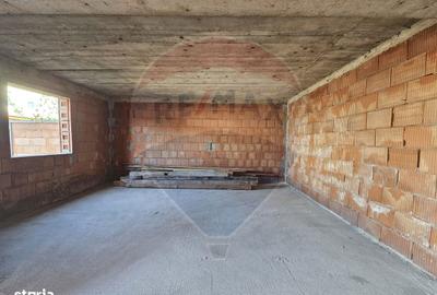Casă cu 8 camere cu Teren 350 Mp în Central - 11