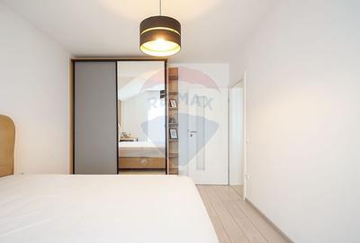 Apartament cu 2 camere semidecomandat, mobilat în Tractorul - 15