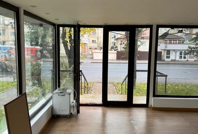 Spațiu comercial, de 100 mp, în Central - 3