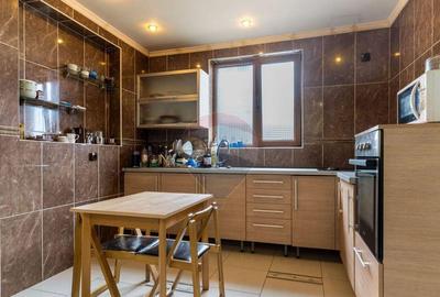 Casă cu 5 camere cu Garaj în Huedin - 4