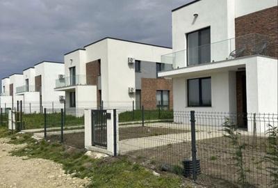 Casă cu 4 camere cu Teren 500 Mp în Central - 1
