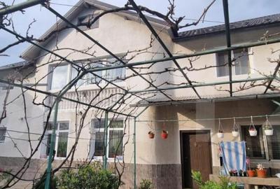 Casă cu 5 camere cu Teren 237 Mp în 8 Martie
