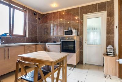 Casă cu 6 camere cu Garaj în Central - 7