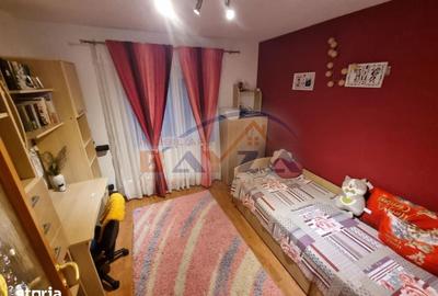 Apartament cu 4 camere decomandat în Central - 2