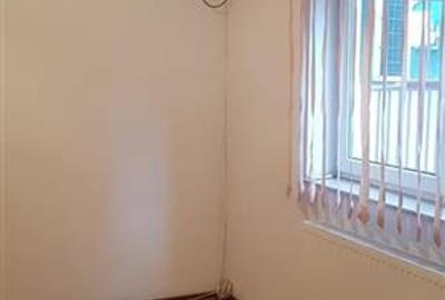 Casă cu 3 camere cu Canalizare în Central - 3