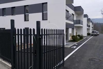 Casă cu Teren 256 Mp în Central