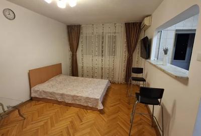 Garsonieră decomandată, mobilată în 1 Decembrie 1918 - 1