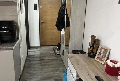 Apartament cu 3 camere semidecomandat în 1 Mai - 2