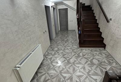 Casă cu 8 camere cu Teren 2800 Mp în Milcoiu - 13