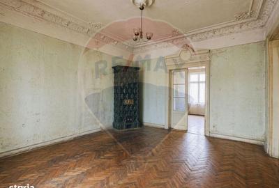 Casă cu 4 camere în Central