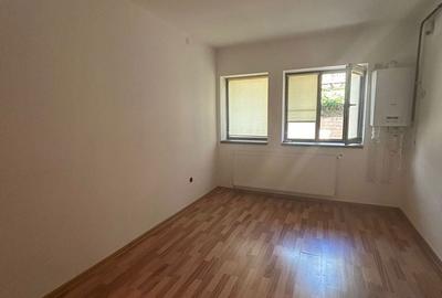Apartament cu 2 camere decomandat în Podu Roș