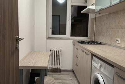 Garsonieră decomandată în Titan