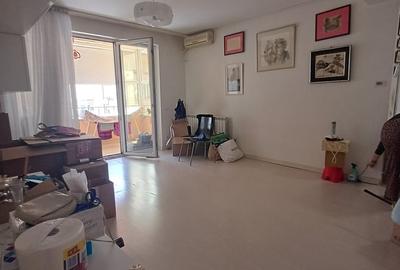 Apartament cu 3 camere decomandat în Drumul Taberei