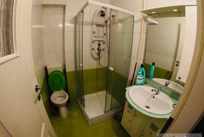 Inchiriez garsoniera in complexul studnetesc la etajul 2 - 2