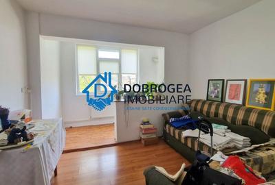 Apartament cu 3 camere decomandat în Păcii - 2