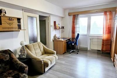 Apartament cu 3 camere semidecomandat în Semicentral