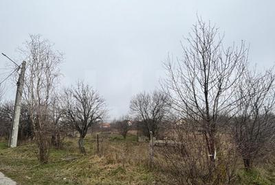 Teren de 1200 mp, în Podari