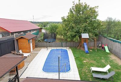 Vilă cu 5 dormitoare, 4 băi, 2 248mp teren, piscină. Preț: 229 000 Eur - 19