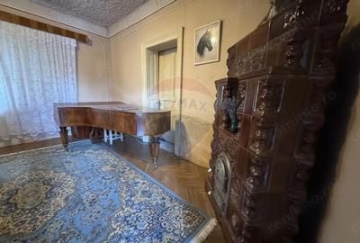 Casă cu 3 camere cu Teren 730 Mp în Central - 2