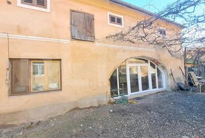 Casă cu Canalizare în Central - 11