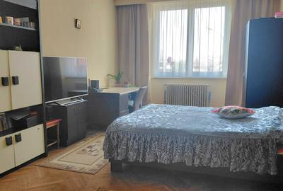 Casă cu 4 camere decomandat în Central - 6