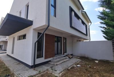 Duplex cu 5 camere cu Teren 200 Mp în Central