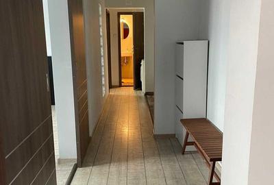 Apartament cu 3 camere semidecomandat în Rahova