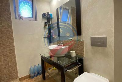 Casă cu 5 camere cu Teren 380 Mp în Central