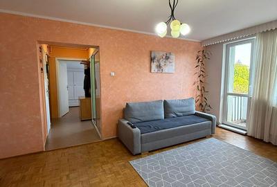 Apartament cu 3 camere semidecomandat în Gruia