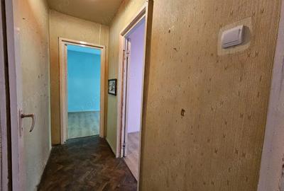 4 camere. Etaj intermediar. Centrala proprie - 4