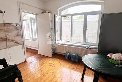 | Apartament cu 2 camere | CENTRU, Zona: ASE | Etajul: 1 | - 3