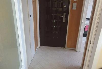 Apartament cu 2 camere semidecomandat în Tractorul
