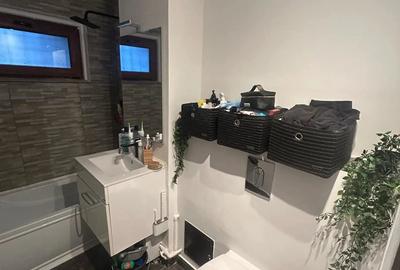 Apartament cu 2 camere decomandat în CET - 1