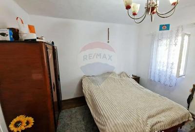 Casă cu 7 camere cu Garaj în Zănești - 11
