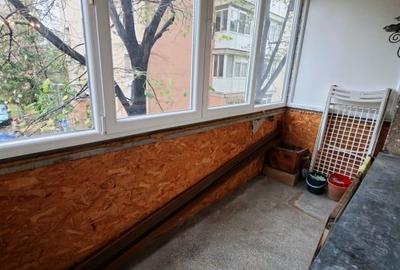 Titan Metrou 2 camere decomandat etaj 1 - 10