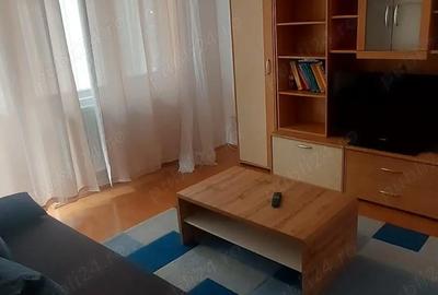 Apartament cu 3 camere semidecomandat în Medicină