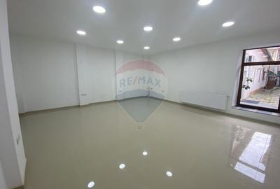 Spațiu comercial, de 90 mp, în Ultracentral - 2
