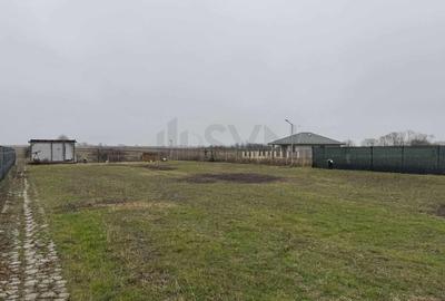 Teren agricol intravilan de 3971 mp, în Vidra