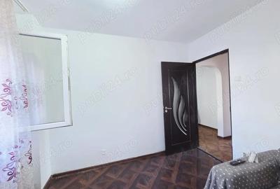 Apartament cu 3 camere semidecomandat în Micro 40 - 3