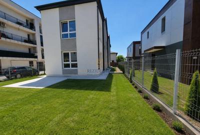 Duplex cu 5 camere cu Canalizare în Central