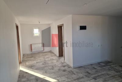 Casă individuală cu 5 camere cu Canalizare în Nord-Vest - 1