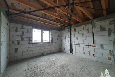 Casă cu 6 camere cu Garaj în Ciocârlia - 18