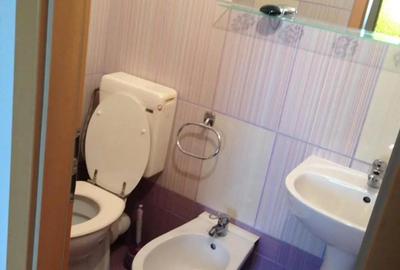 Apartament cu 3 camere semidecomandat în Central - 1