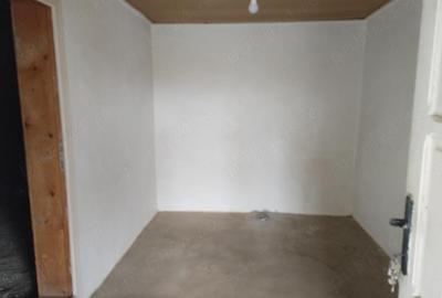 Casă cu 4 camere cu Teren 1600 Mp în Central