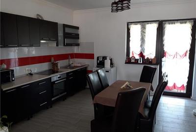 Casă cu 4 camere cu Teren 1000 Mp în Poroschia - 2